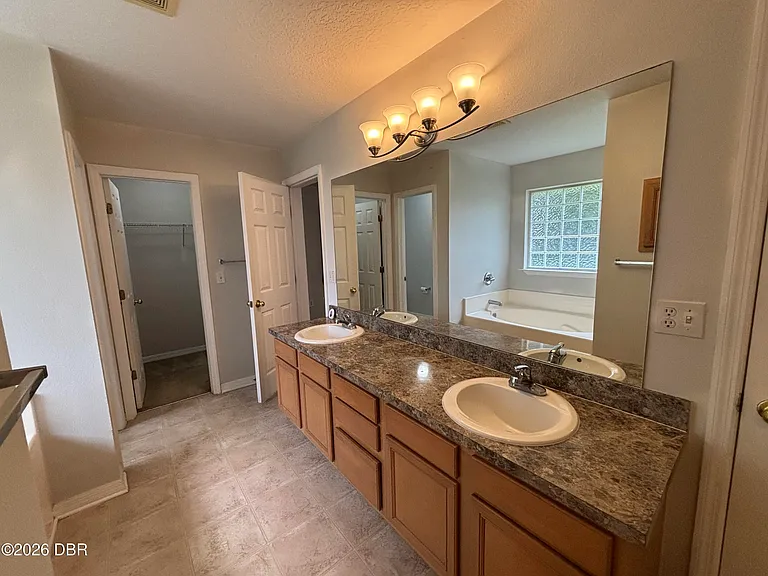35 Rae Dr — Photo 20