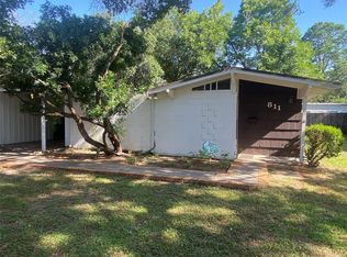 811 Peach St, El Campo, TX 77437