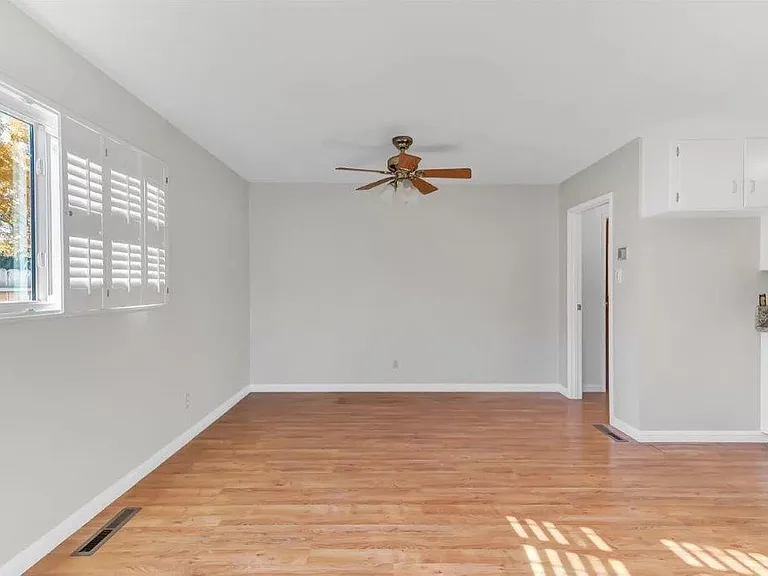 180 Bret Harte Way — Photo 3