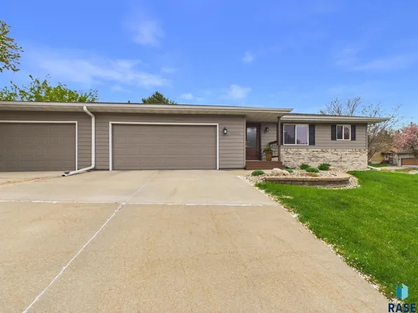 1203 E 56th St, Sioux Falls, SD 57105
