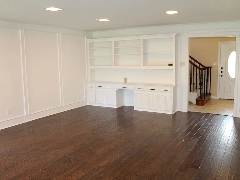 4037 Leon Dr — Photo 2