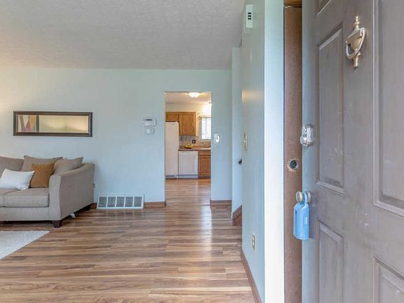 3rd image of 7304 Woodlow Dr