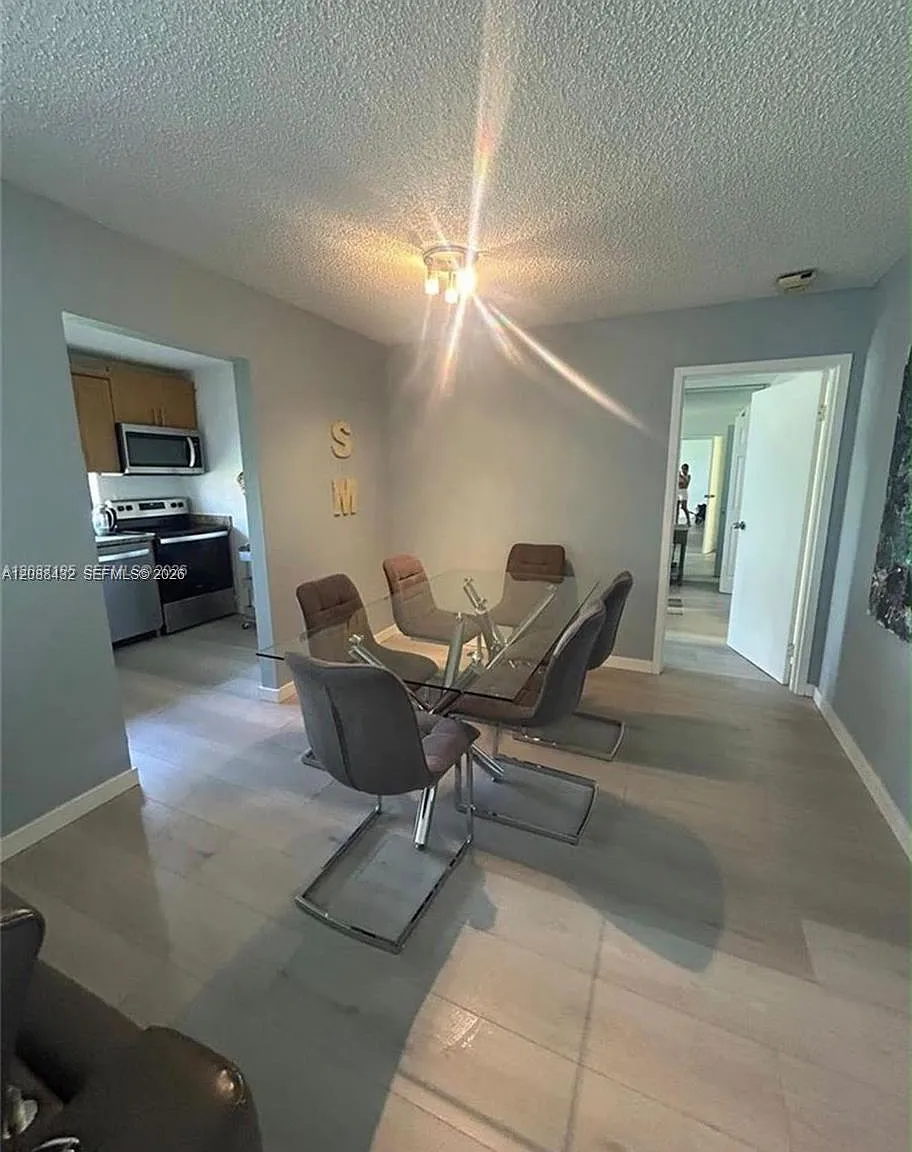 1 bed, 1.5 bath, $2,100 — Photo 1