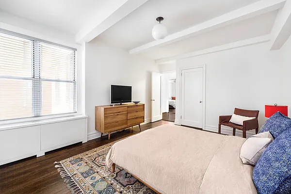 Sold by Compass | media 21