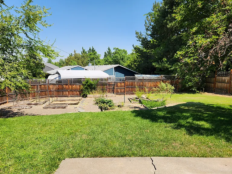 2217 Harrison Ave — Photo 17