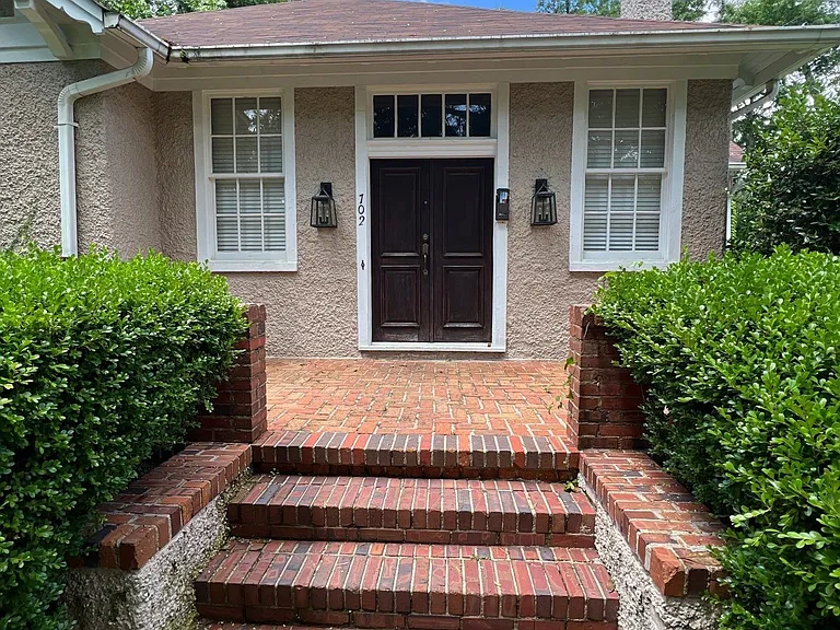 702 Cloverdale Rd — Photo 2