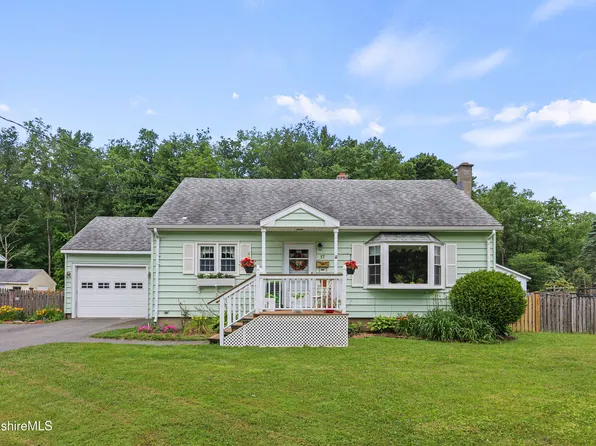 17 Jeffrey Dr, Pittsfield, MA 01201