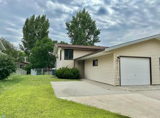 2929 Heatherwood Cir S, Moorhead, MN 56560