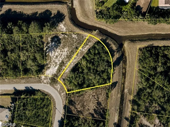 370 Pembroke St, Lehigh Acres, FL 33974