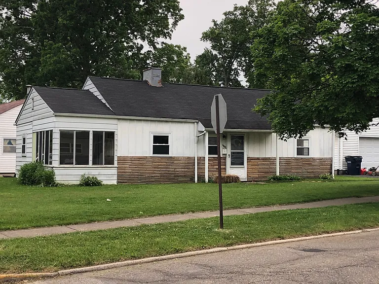 700 McDonald Ave — Photo 4