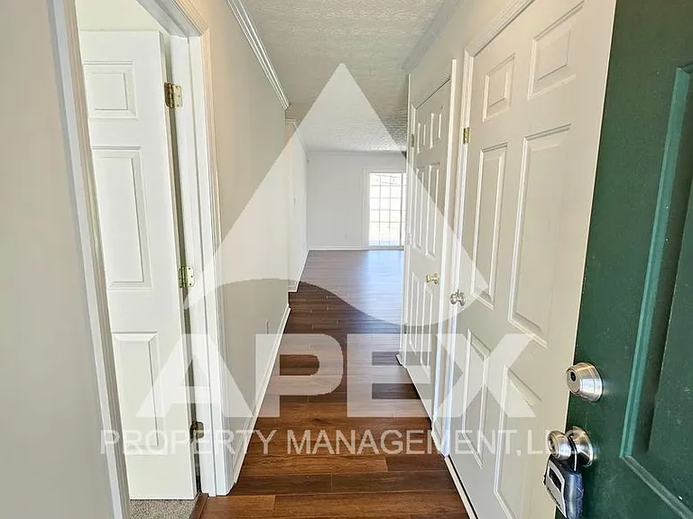 8705 Trapper Ln — Photo 4