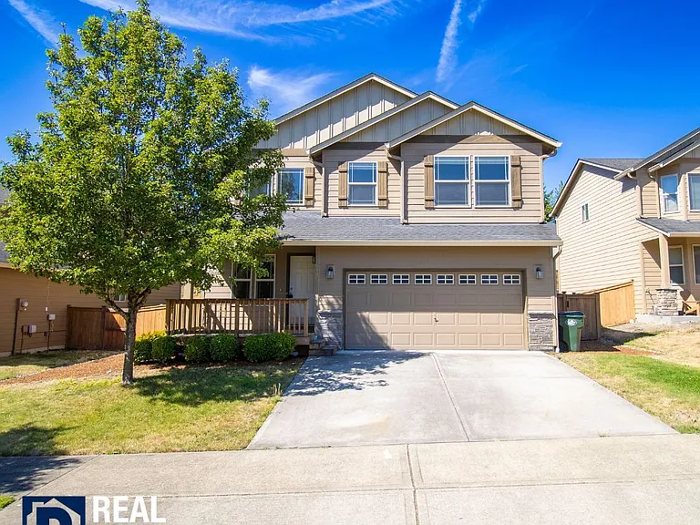 3611 Loren St NE — Photo 2