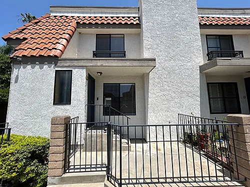 2202 N Broadway #G Photo 1