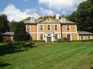 2084 Hunters Crest Way, Vienna, VA 22181