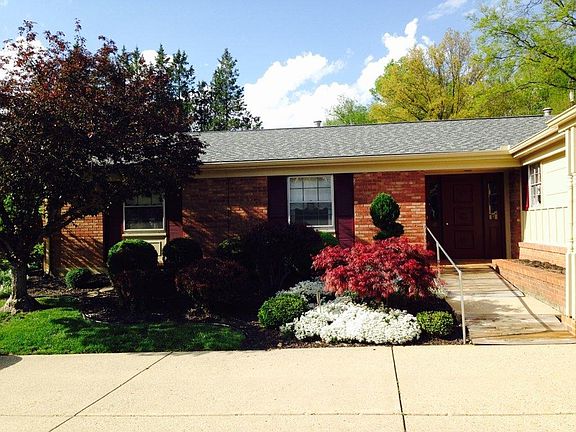 3rd image of 169 E Fairway Dr