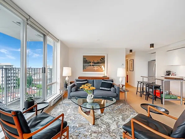 328 E 11th Ave #905, Vancouver, BC V5T 4W1