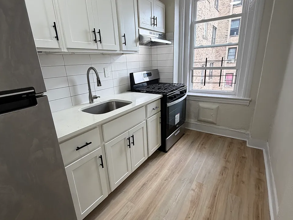 157 S Harrison St #605