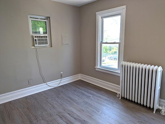 5th image of 139 S Lumber St APT 2