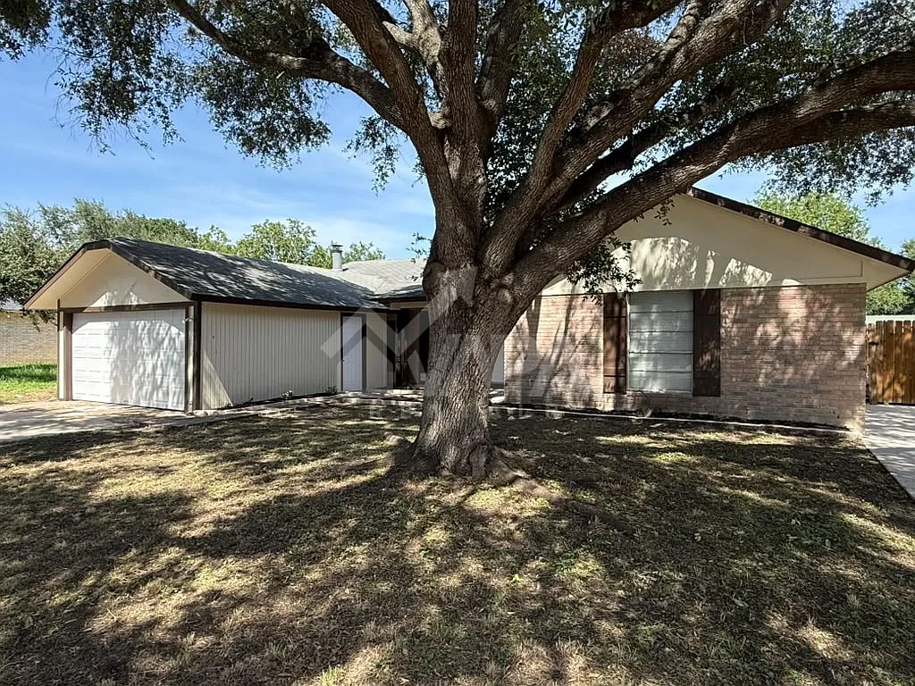 3 bed, 1625 sqft, $2,100 — Photo 3