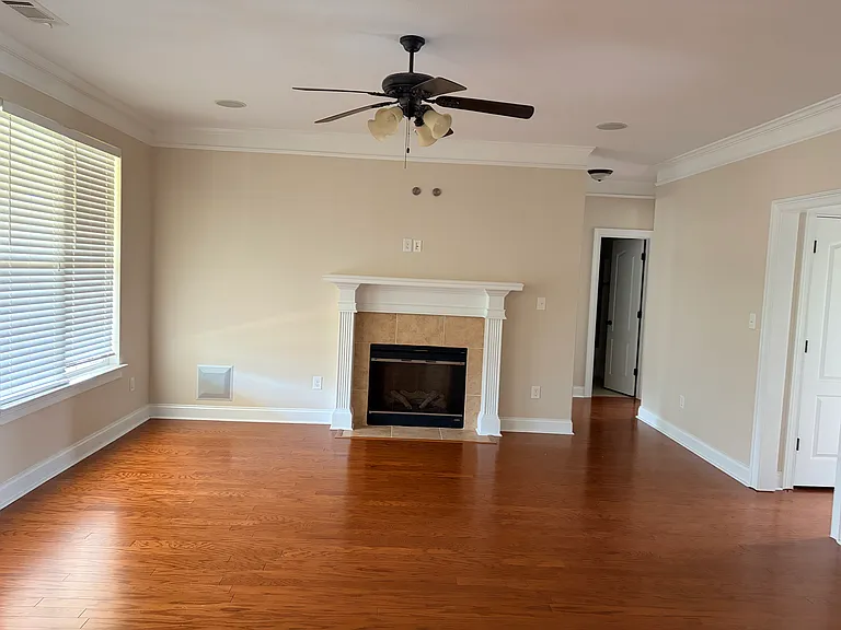 619 Baldwin Pl — Photo 3