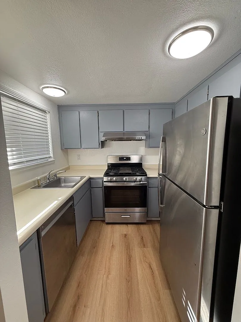 Westland Estates 2 Bedroom 2.5 Bathroom Condo — Photo 4