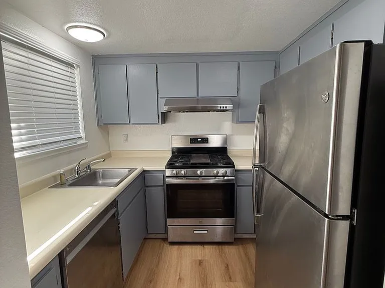 422 Occidental Cir — Photo 4