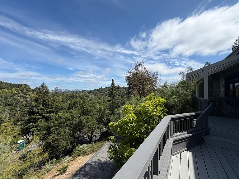 27 Saint Stephens Dr — Photo 10