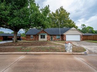 2221 Bud Wilkinson Dr, Norman, OK 73069