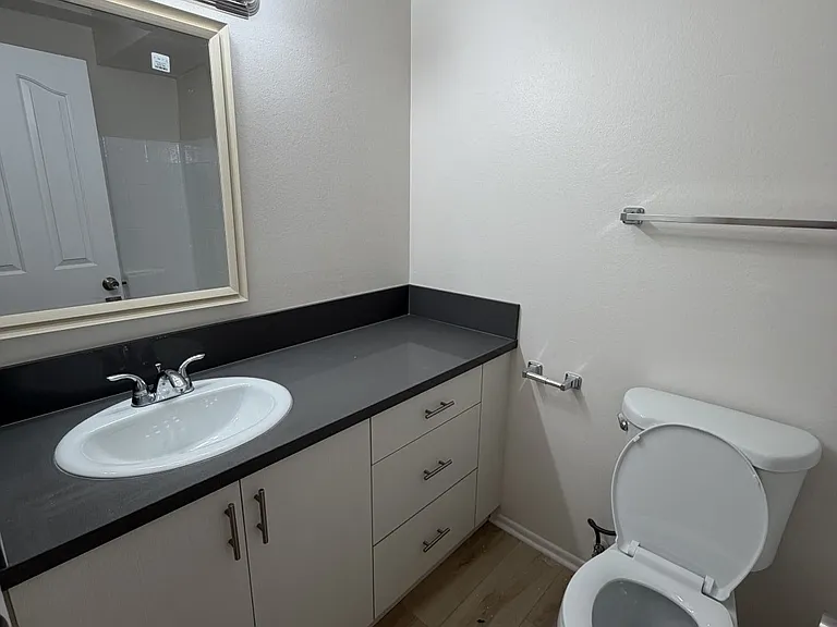 1051 E Spazier Ave #B — Photo 9