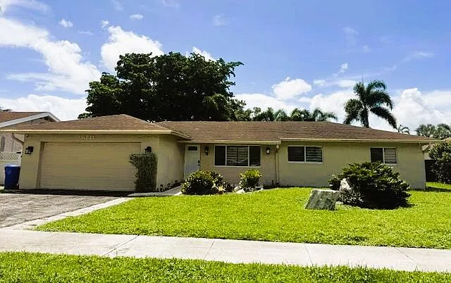 4 bed, 2.0 bath, 1605 sqft, $4,600 — Photo 3