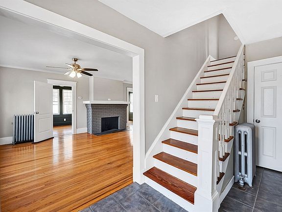 4th image of 186 Belvidere St