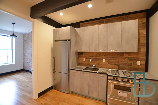 Rented by Miron Realty Group | media 18