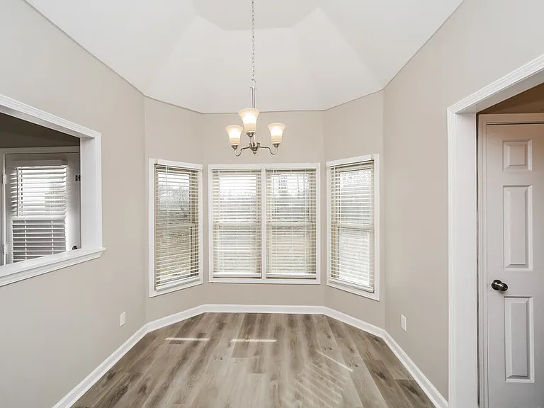 9347 Helmsley Dr — Photo 8