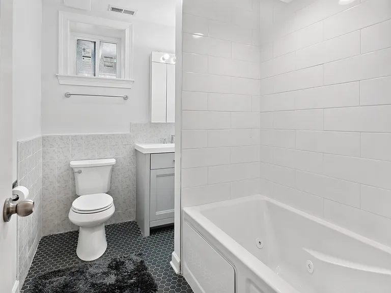 2347 W Altgeld St — Photo 15
