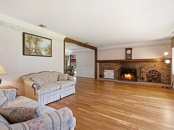3rd image of 92 Christian Avenue