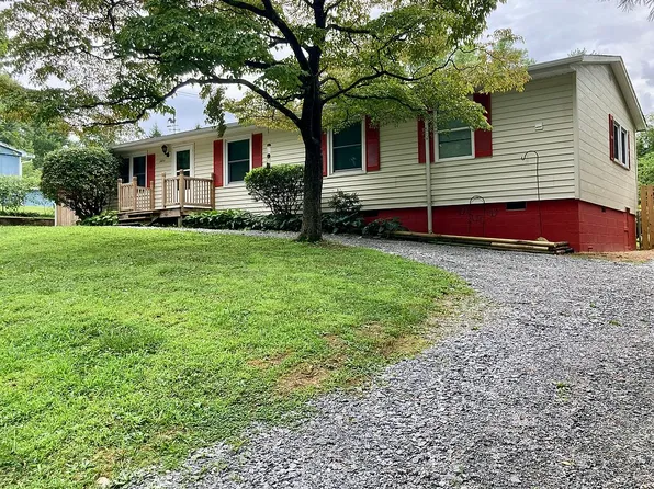 1408 Willow Rd, Hendersonville, NC 28739
