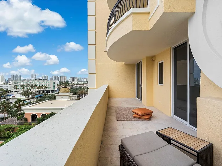 17875 Collins Ave #702 — Photo 54