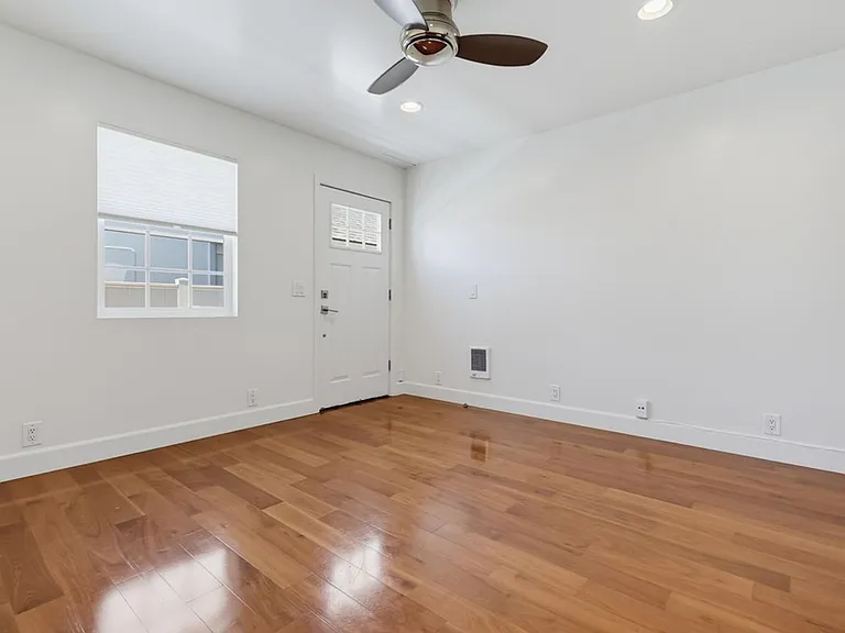 1470 Rosecrans Street — Photo 9