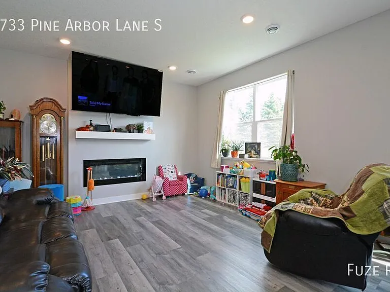 6733 Pine Arbor Ln S — Photo 5