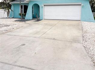 17594 1st St E, Redington Shores, FL 33708