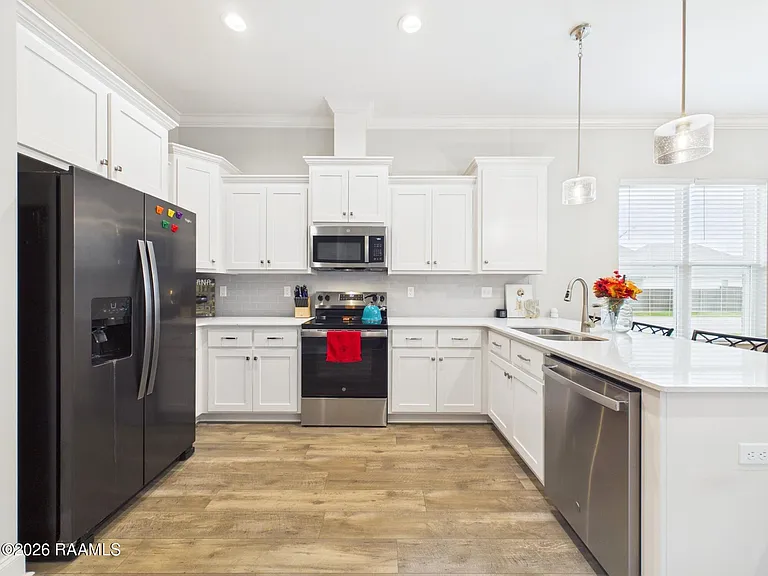 301 Adry Ln — Photo 8