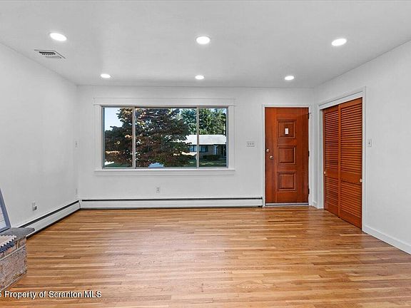 4th image of 430 E Lynnwood St
