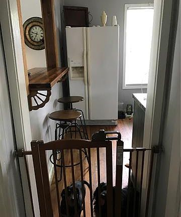 5th image of 104 E Pecan St