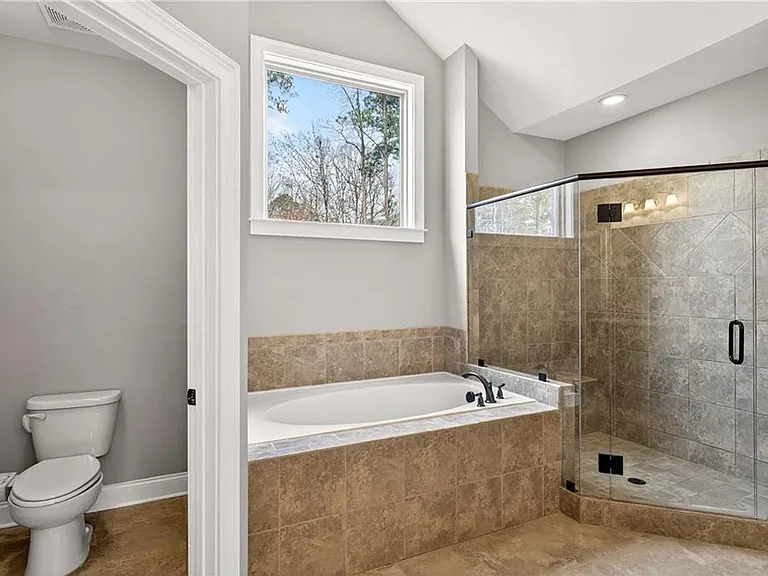 2607 Lulworth Ln — Photo 32