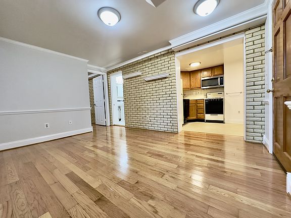 4th image of 915 Church St #5