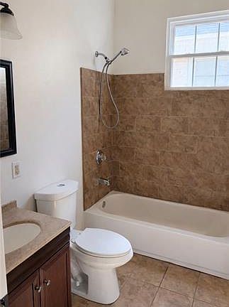 4th image of 2238 Painters St #A