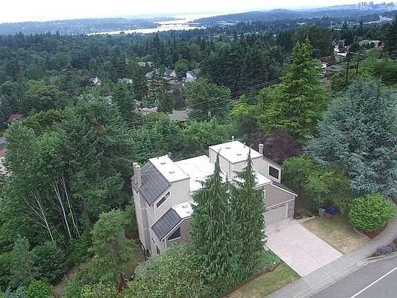 3rd image of 4809 Somerset Dr SE