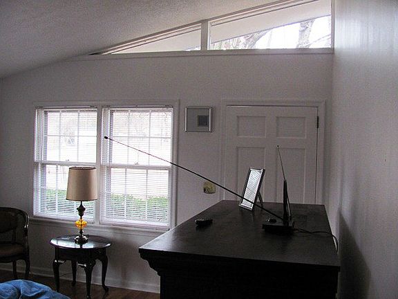 4th image of 896 Glade St
