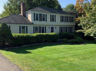 7 Harvest Ct, Clinton, NJ 08809