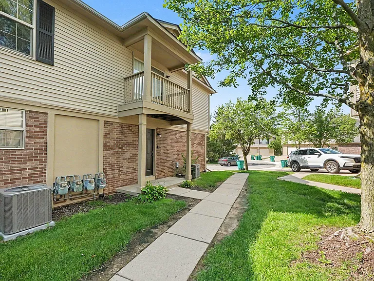 212 Commons Ct — Photo 17